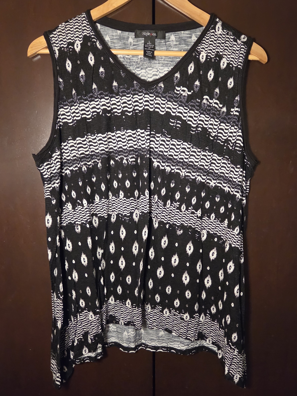 Style & Co. Black & White Sleeveless V-Neck Patterned Tank Women Size Large